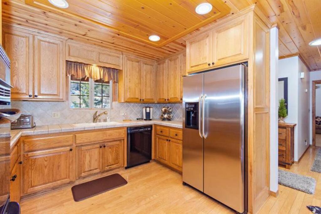Custom Single Story Cabin With Jacuzzi Pool Table & Big Game Room With Arcade Games Big Bear Lake Eksteriør bilde