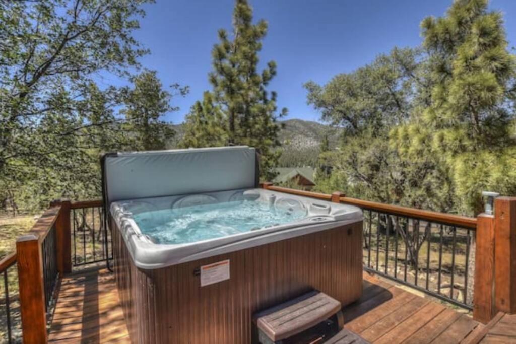 Custom Single Story Cabin With Jacuzzi Pool Table & Big Game Room With Arcade Games Big Bear Lake Eksteriør bilde