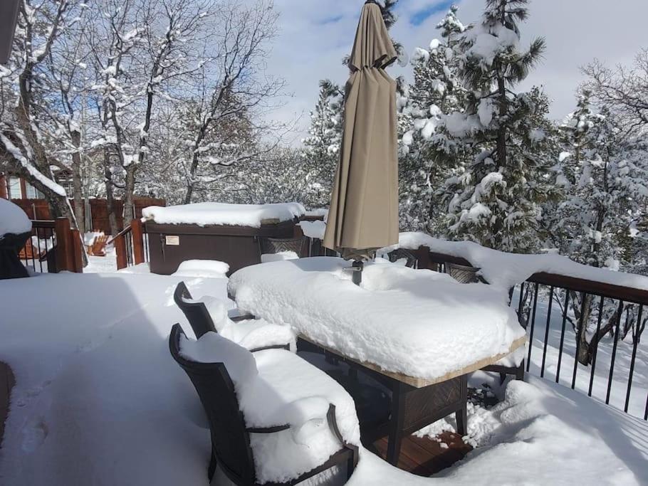 Custom Single Story Cabin With Jacuzzi Pool Table & Big Game Room With Arcade Games Big Bear Lake Eksteriør bilde