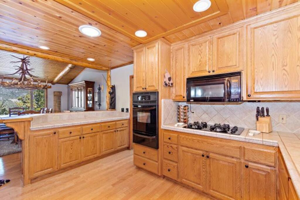 Custom Single Story Cabin With Jacuzzi Pool Table & Big Game Room With Arcade Games Big Bear Lake Eksteriør bilde