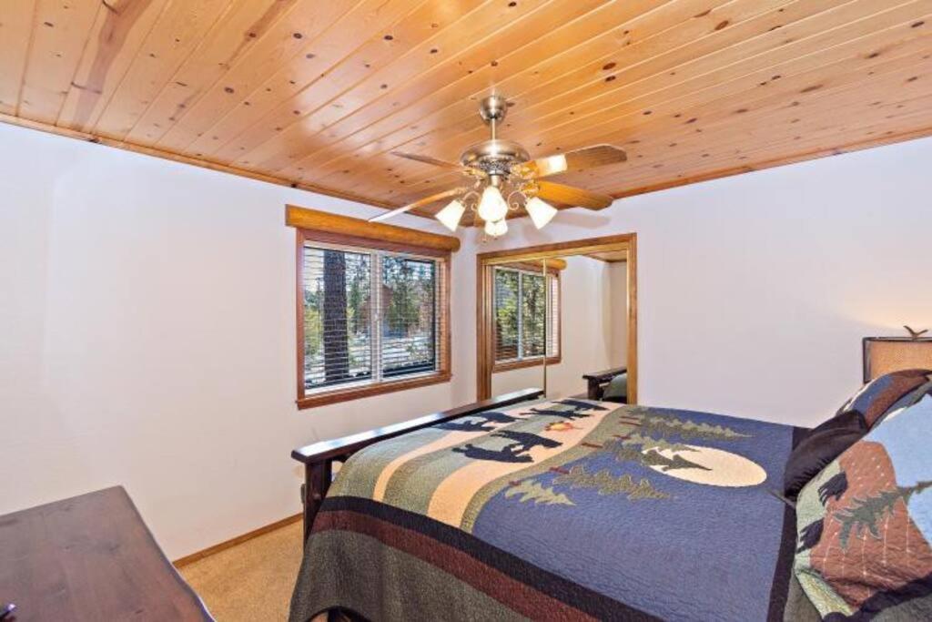 Custom Single Story Cabin With Jacuzzi Pool Table & Big Game Room With Arcade Games Big Bear Lake Eksteriør bilde