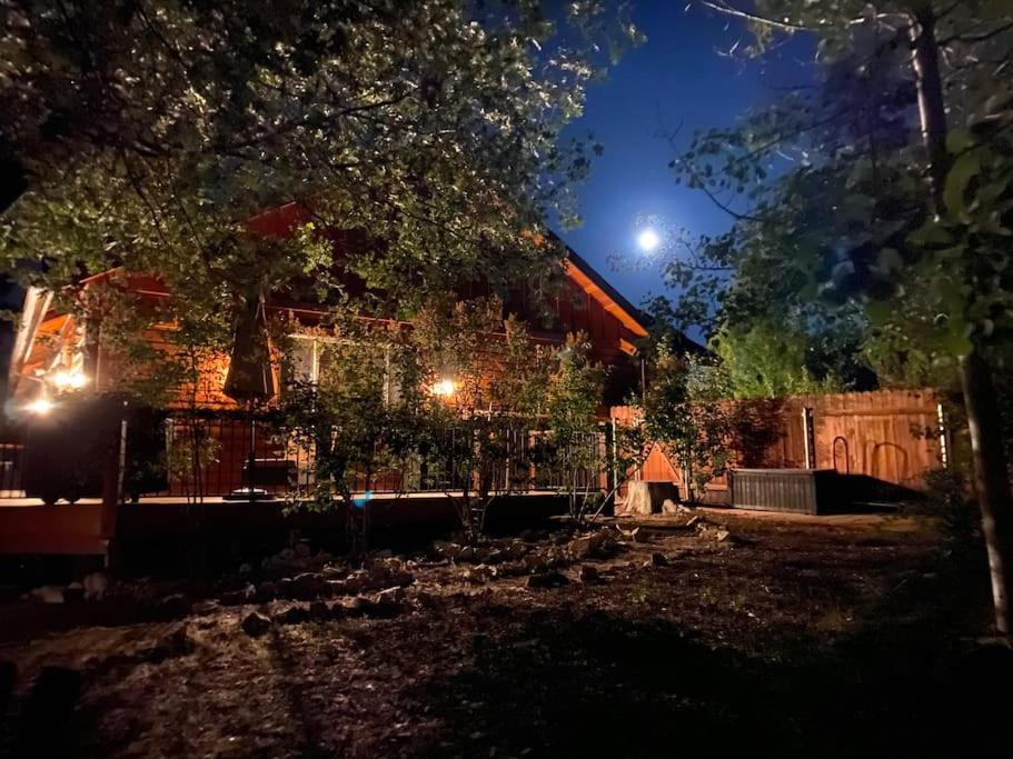 Custom Single Story Cabin With Jacuzzi Pool Table & Big Game Room With Arcade Games Big Bear Lake Eksteriør bilde