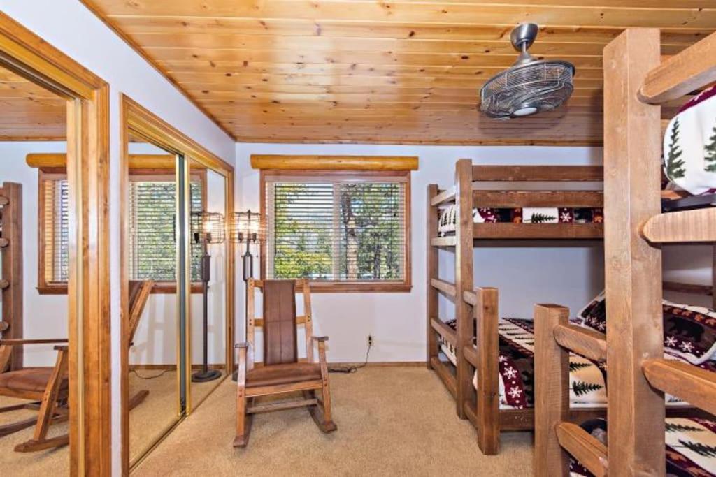 Custom Single Story Cabin With Jacuzzi Pool Table & Big Game Room With Arcade Games Big Bear Lake Eksteriør bilde